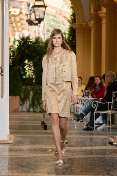 Look 15